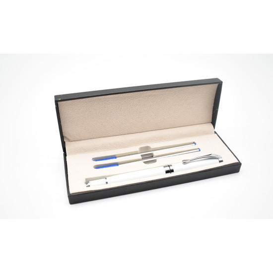 قلم حبر أزرق مع 2 تعبئة في علبة لون أبيض رقم RP701